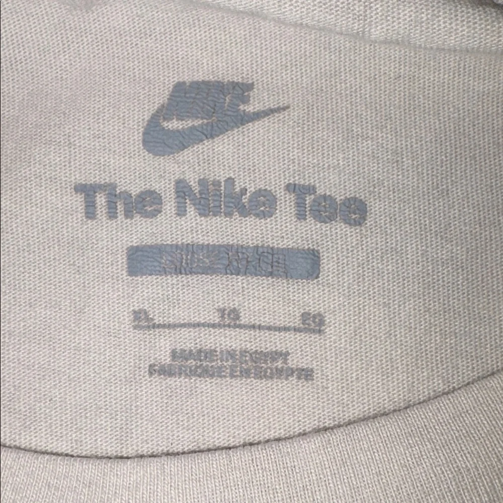 Nike Sportswear Essential Tee | Men’s XL | Beige Embroidered Logo T-Shirt